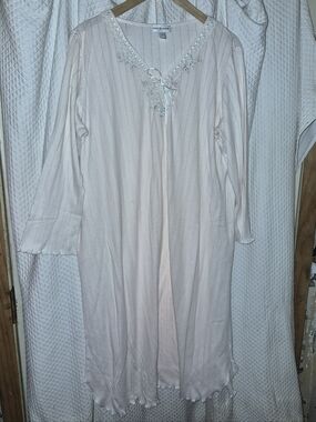 Miss Elaine Light Pink Embroidered Nightgown Size Large